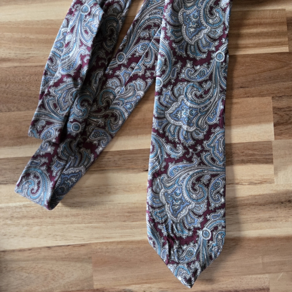 Vintage Carson Pirie Scott Red Paisley Silk Italy Necktie 58" Long Made In USA